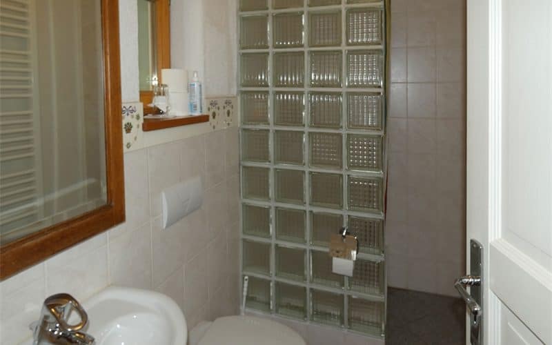 Bad-Pensionszimmer
