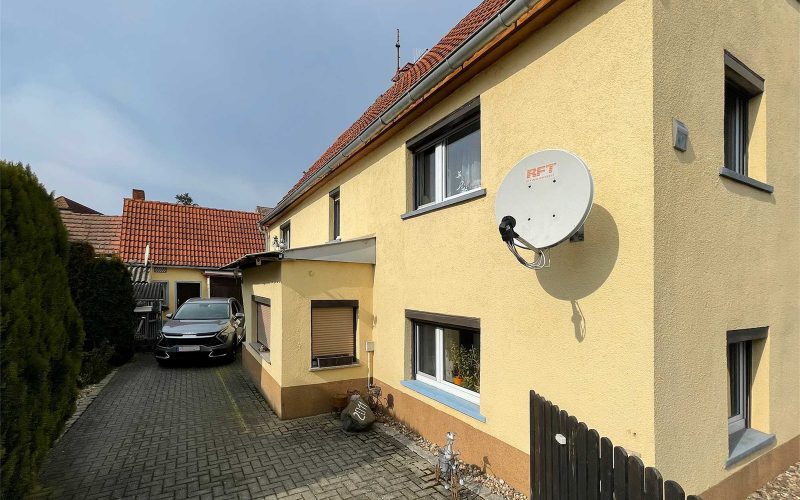 Hof-und-Vorhaus