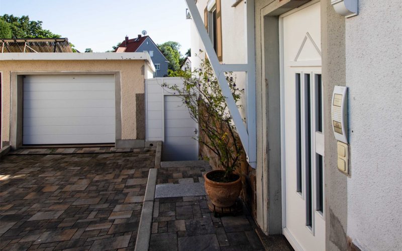 Garage-Hofdurchgang-Haustür